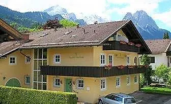 Alpenhof Garnihotel & 加爾米施-帕滕基興